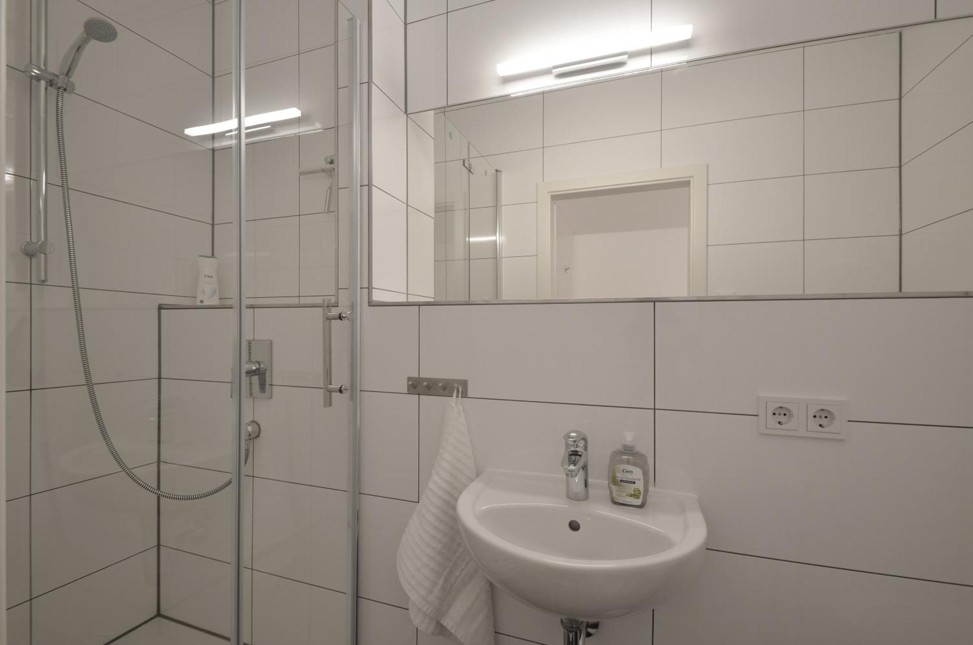 Apartment 3 Bathroom, Rhapsody In Roof, Penthouse